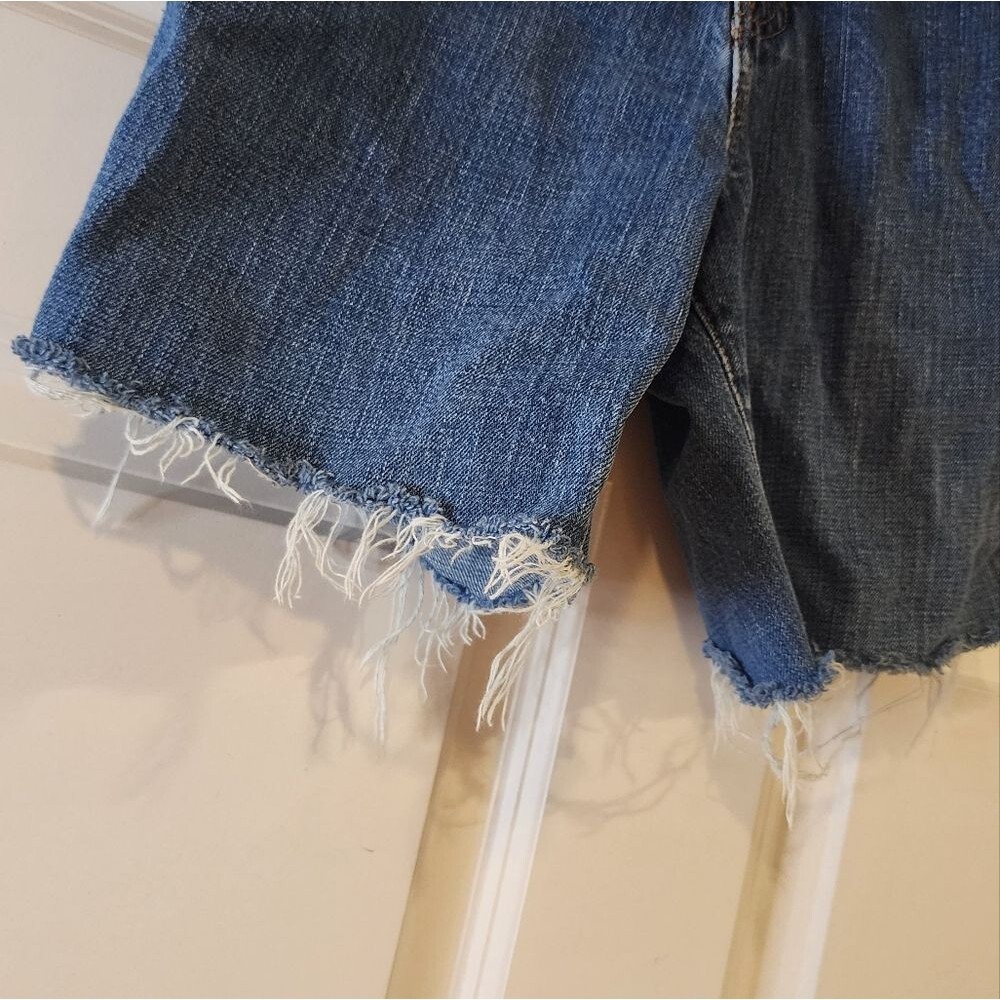 GAP reverse fit frayed hem shorts. No size, 25in waist - Picture 3 of 5